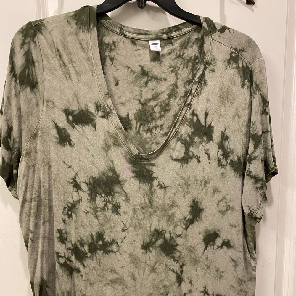 XXL. Olive color Old Navy tee.